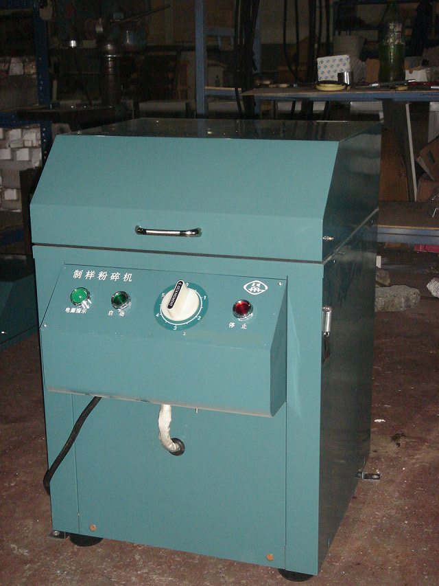 laboratóriumi érccsiszoló malom